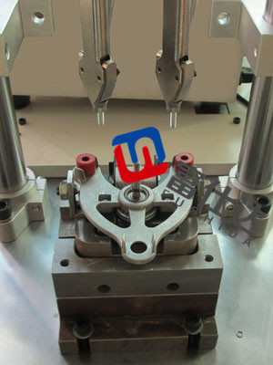 電機(jī)自動(dòng)鎖螺絲機(jī) 電機(jī)自動(dòng)鎖螺絲機(jī)